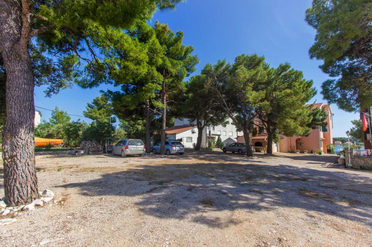 Villa Bozena Бродариця Екстер'єр фото